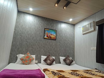 shiv kashi p guest house by glitz hotels