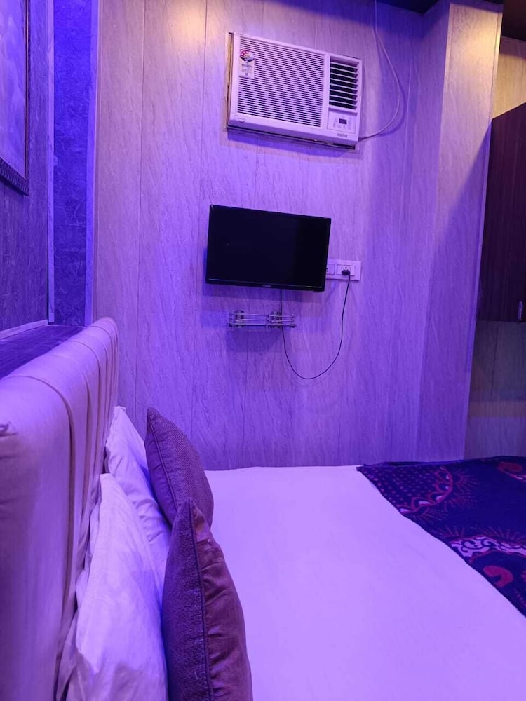 shiv kashi p guest house by glitz hotels