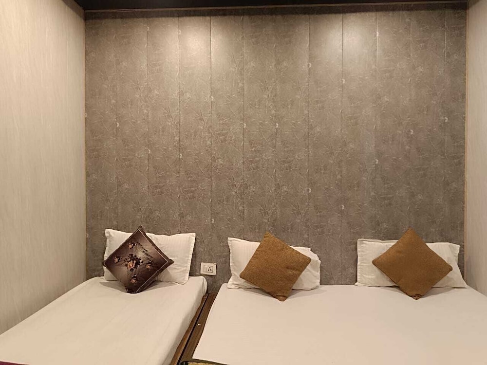 shiv kashi p guest house by glitz hotels