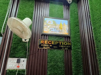 shiv kashi p guest house by glitz hotels