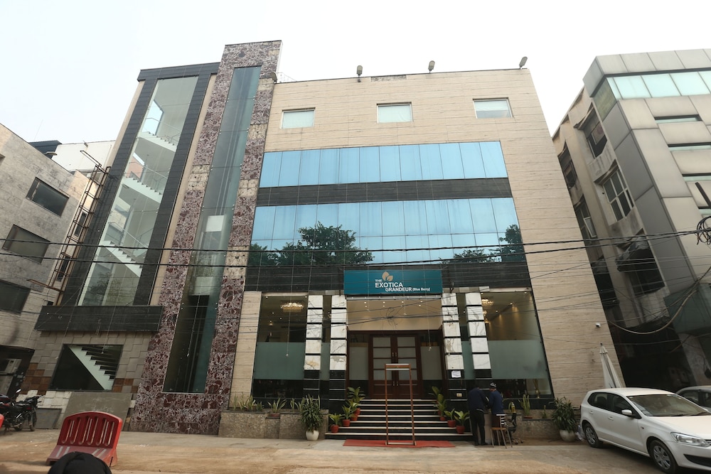 the exotica grandeur