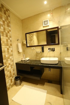 the exotica grandeur