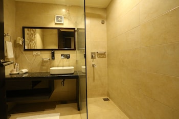 the exotica grandeur