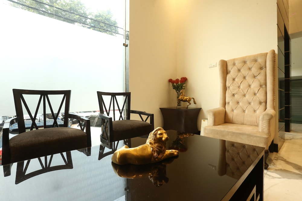 the exotica grandeur