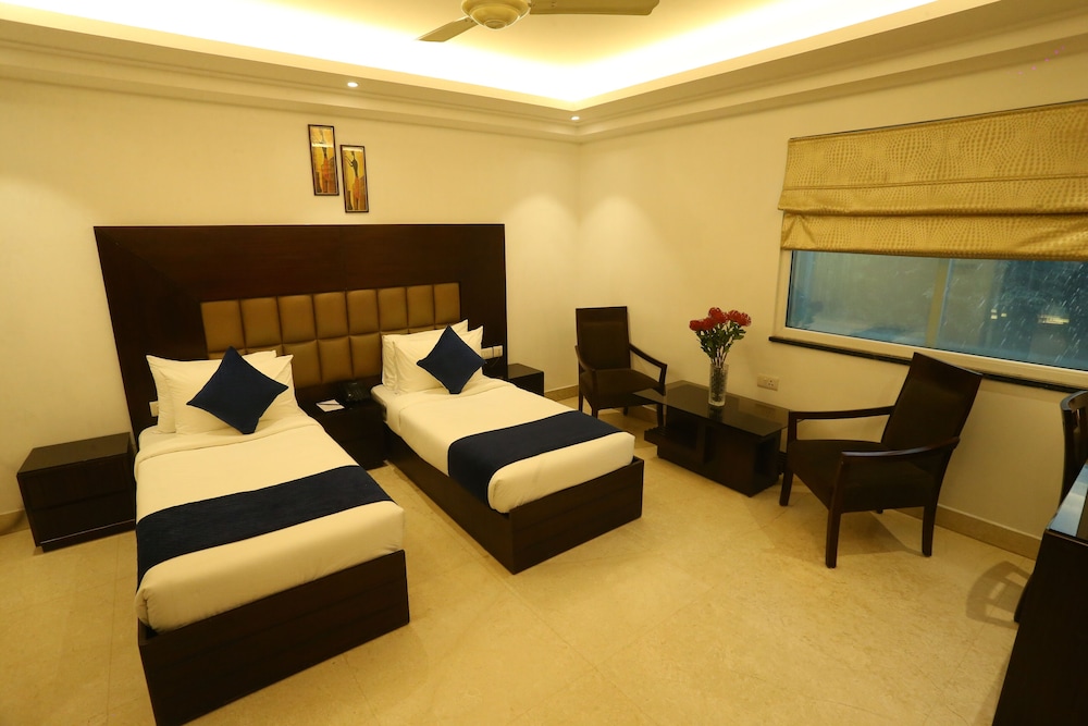 the exotica grandeur