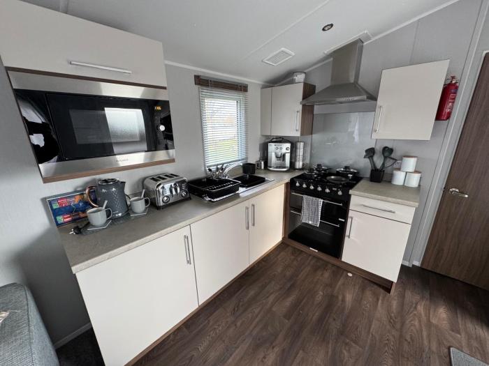berwick upon tweed caravan sleeps 6 parking