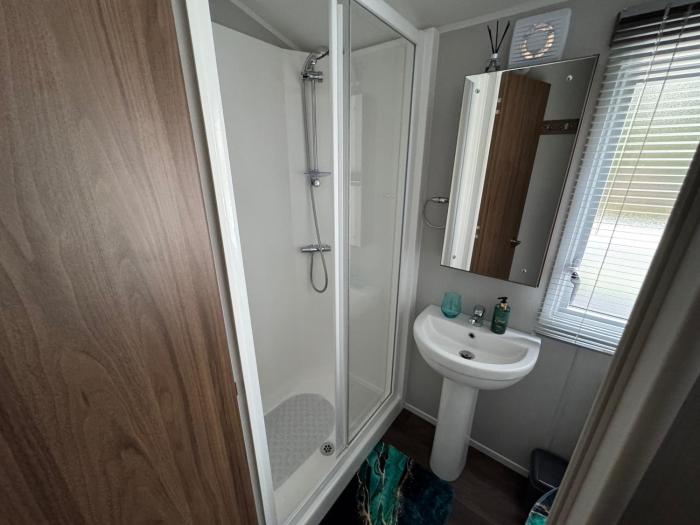 berwick upon tweed caravan sleeps 6 parking