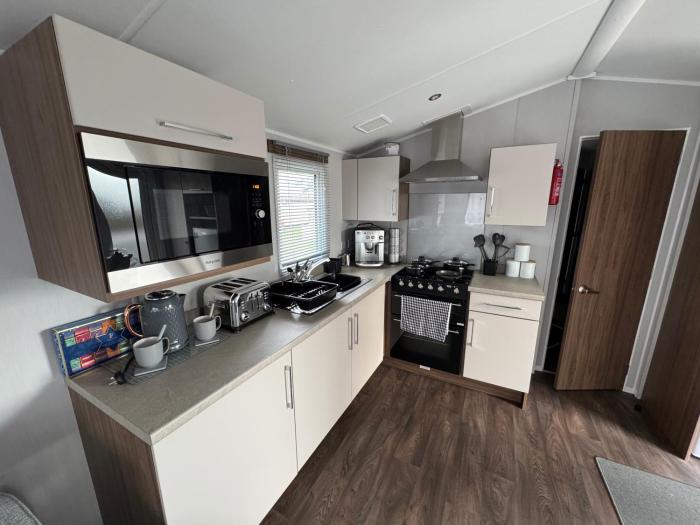 berwick upon tweed caravan sleeps 6 parking