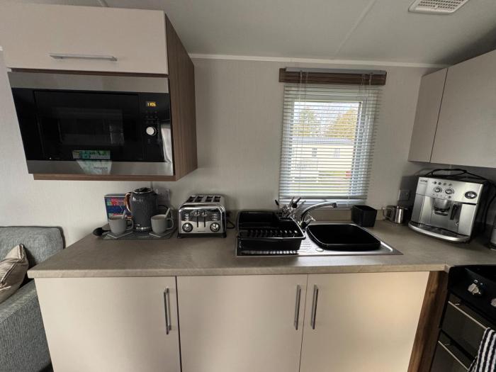 berwick upon tweed caravan sleeps 6 parking