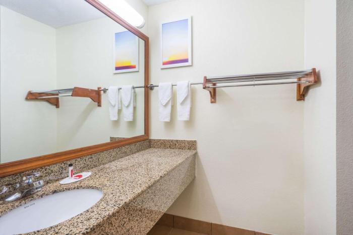 days inn by wyndham raleigh midtown