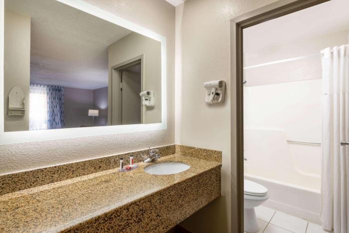 days inn by wyndham raleigh midtown