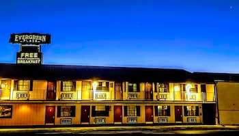 Evergreen Plaza Inn,6590 Veterans Memorial Boulevard,2 star