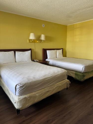 Evergreen Plaza Inn,6590 Veterans Memorial Boulevard,2 star