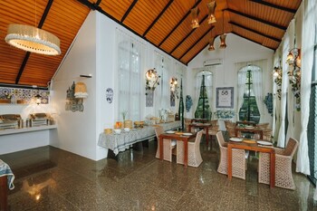 58 pool villa