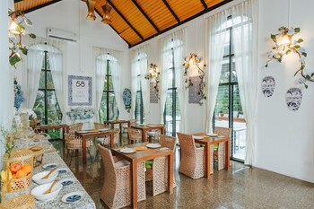 58 pool villa