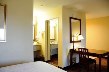 hampton inn and suites red bluff