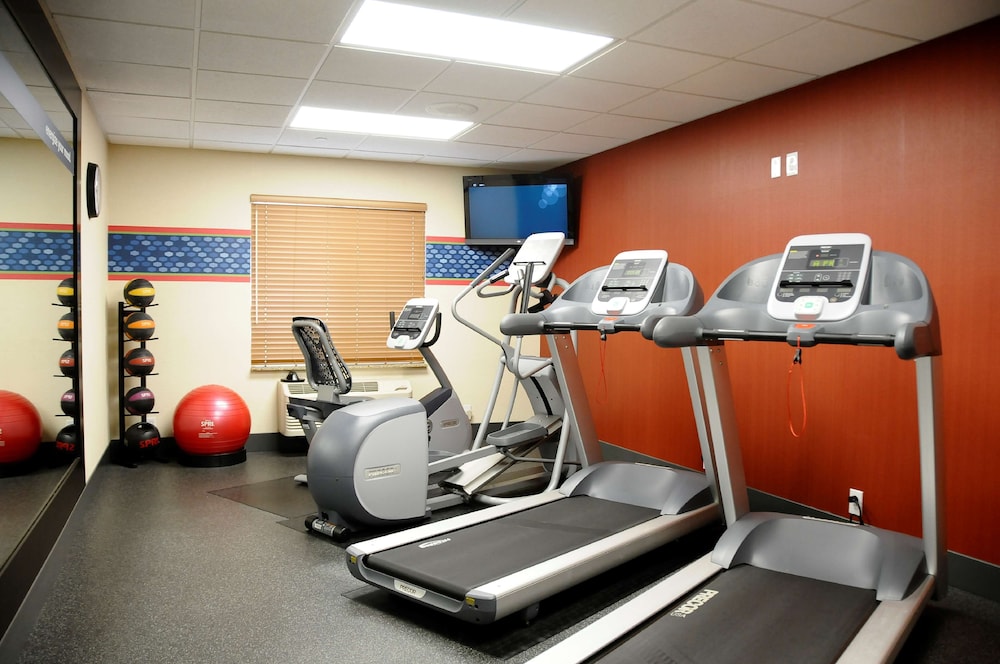 hampton inn and suites red bluff