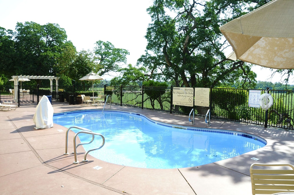 hampton inn and suites red bluff