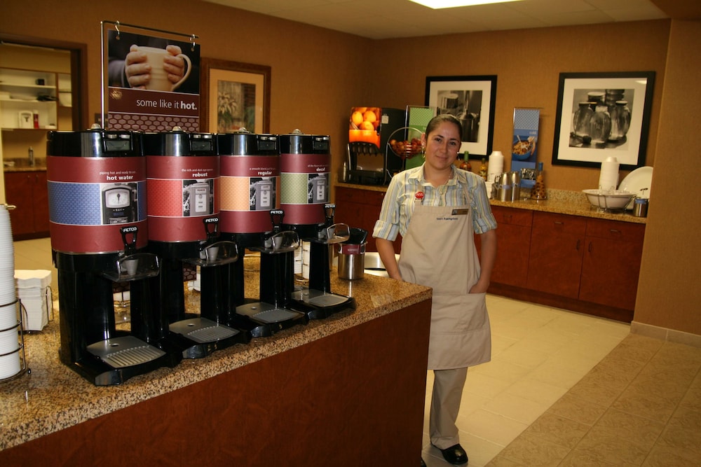 hampton inn and suites red bluff