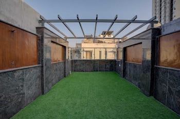 platinum service apartment dlf phase 3