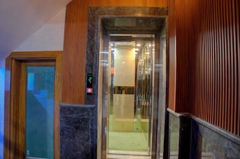 platinum service apartment dlf phase 3