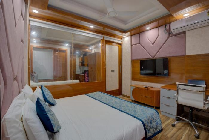 platinum service apartment dlf phase 3