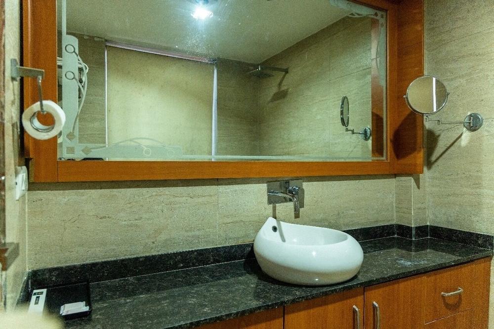 platinum service apartment dlf cyberhub