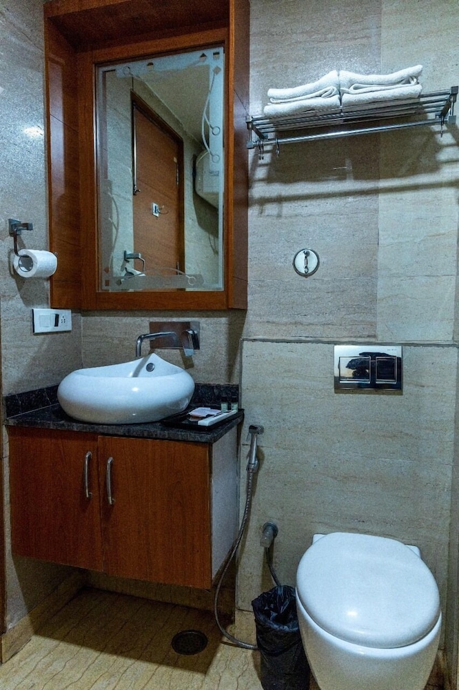 platinum service apartment dlf cyberhub