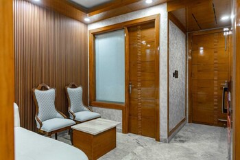 platinum service apartment dlf cyberhub