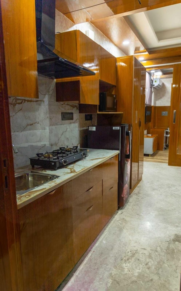 platinum service apartment dlf cyberhub