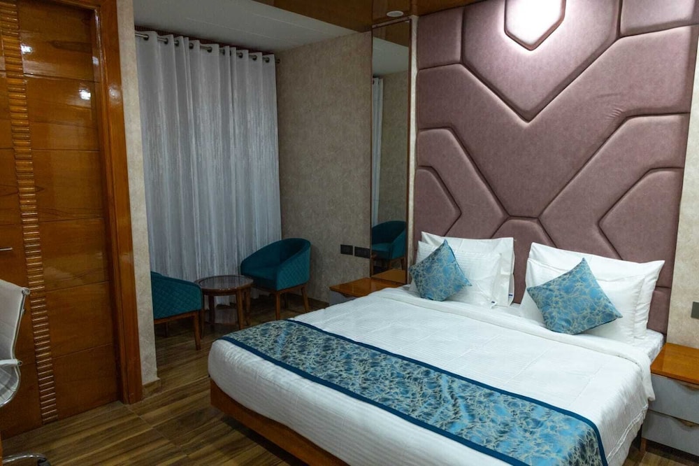 platinum service apartment dlf cyberhub