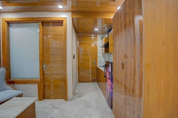 platinum service apartment dlf cyberhub