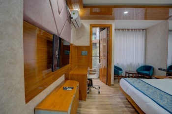 platinum service apartment dlf cyberhub