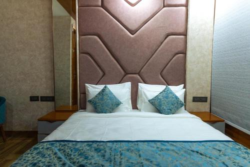 platinum service apartment dlf cyberhub