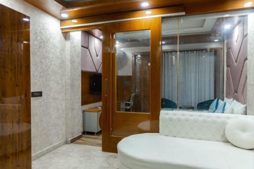 Platinum Service Apartment Dlf Cyberhub,,4 star