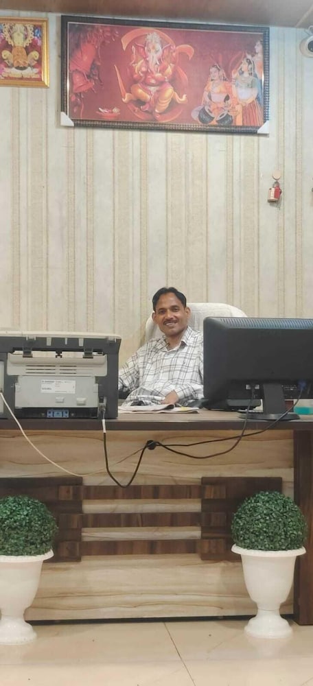 the pachouri hotel and restaurent