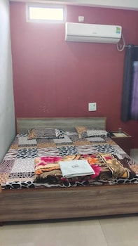 the pachouri hotel and restaurent