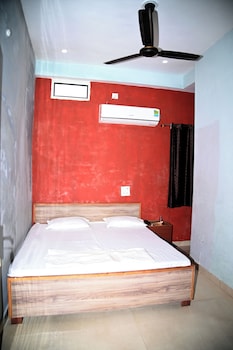 the pachouri hotel and restaurent