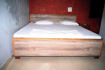 the pachouri hotel and restaurent