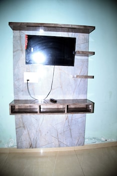 the pachouri hotel and restaurent