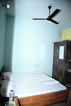 the pachouri hotel and restaurent