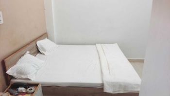 the pachouri hotel and restaurent