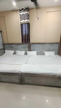 the pachouri hotel and restaurent