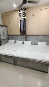 the pachouri hotel and restaurent