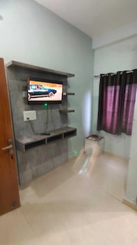 the pachouri hotel and restaurent