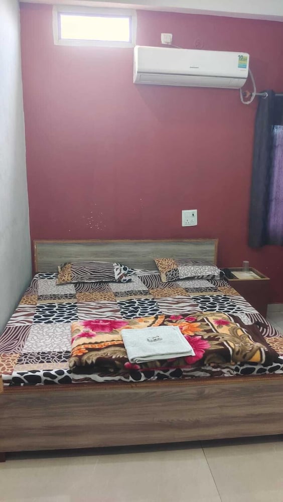 the pachouri hotel and restaurent