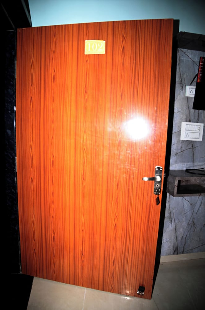 the pachouri hotel and restaurent