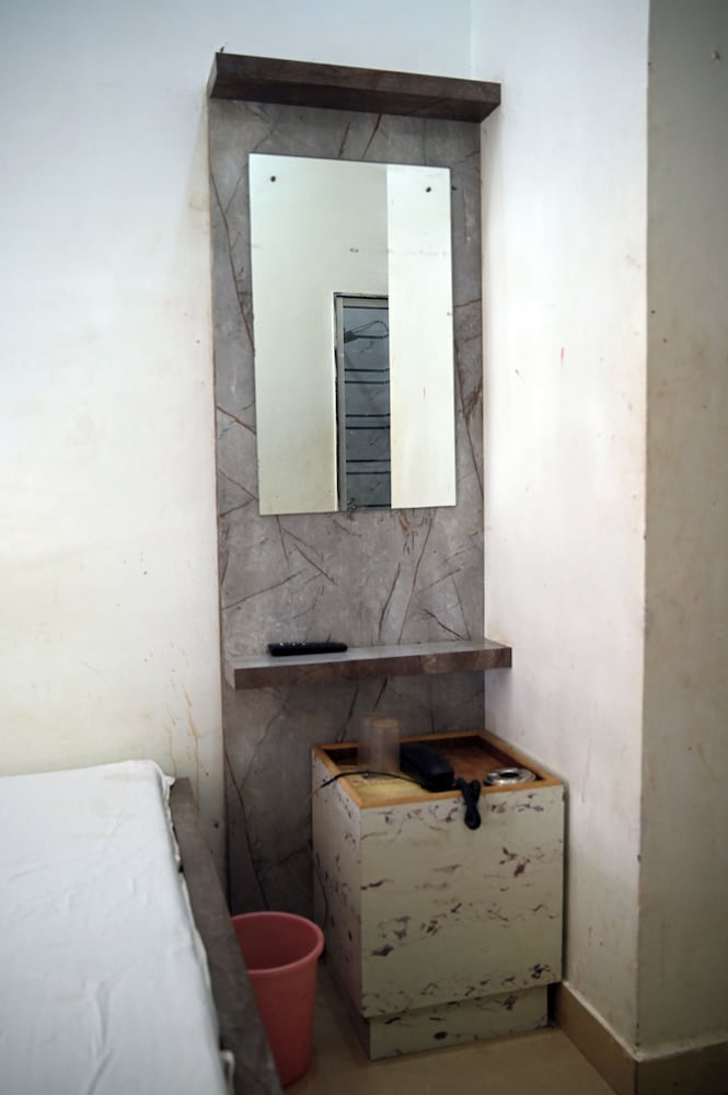 the pachouri hotel and restaurent