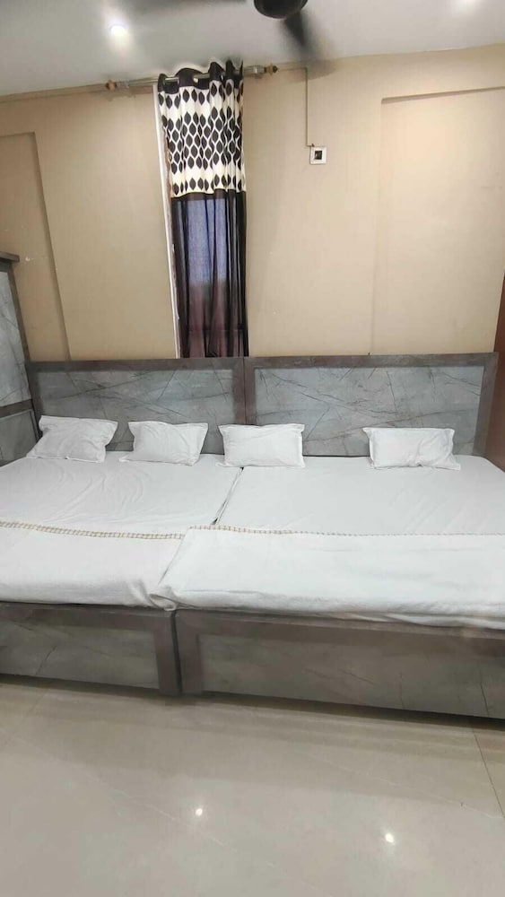 the pachouri hotel and restaurent