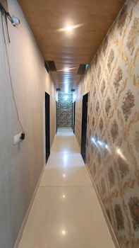 the pachouri hotel and restaurent